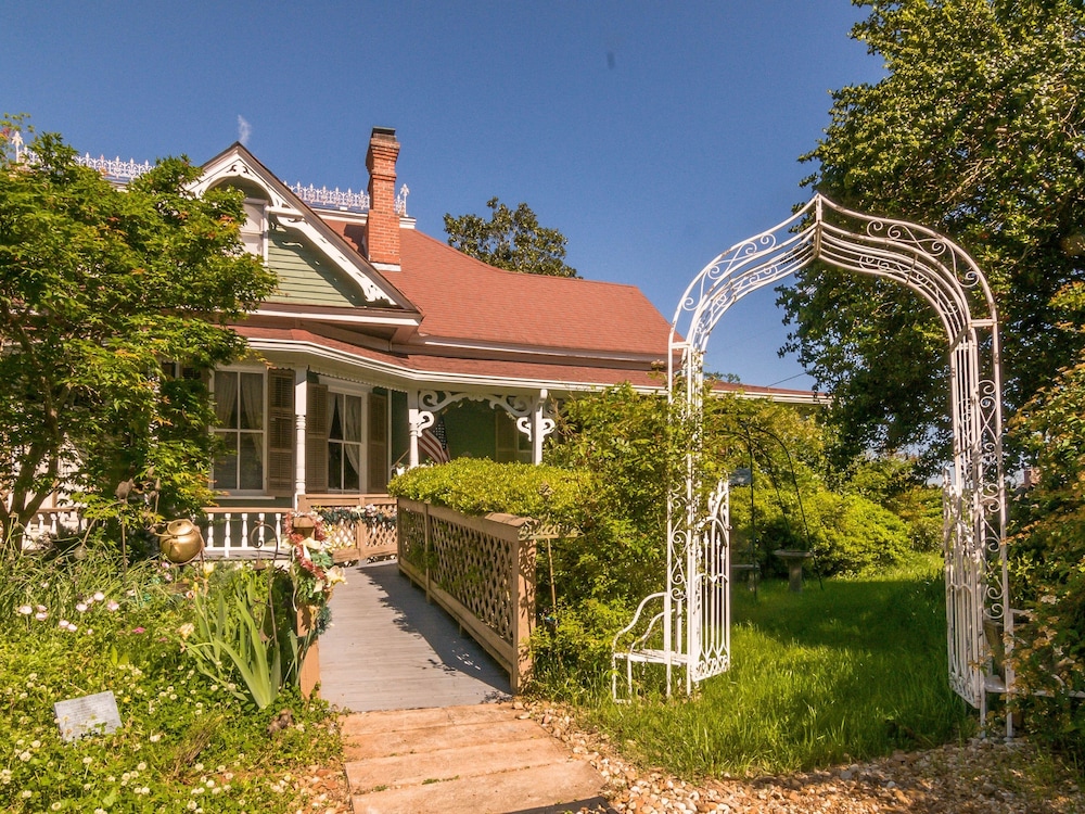 holly house of hamilton