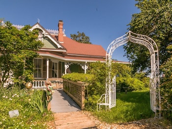 holly house of hamilton