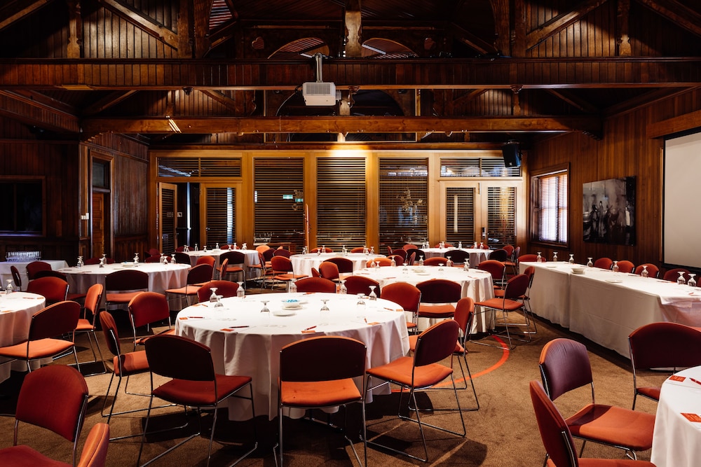 the henry jones art hotel