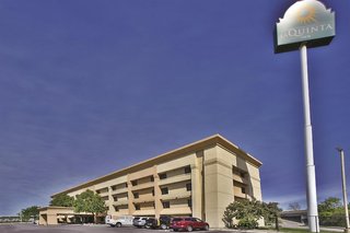 La Quinta Inn & Suites Cleveland - Airport North,Ohio>>Cleveland,3 star