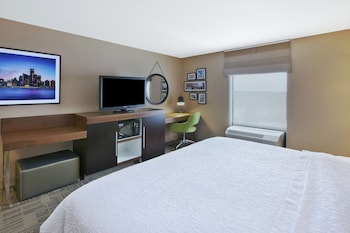 hampton inn commerce novi