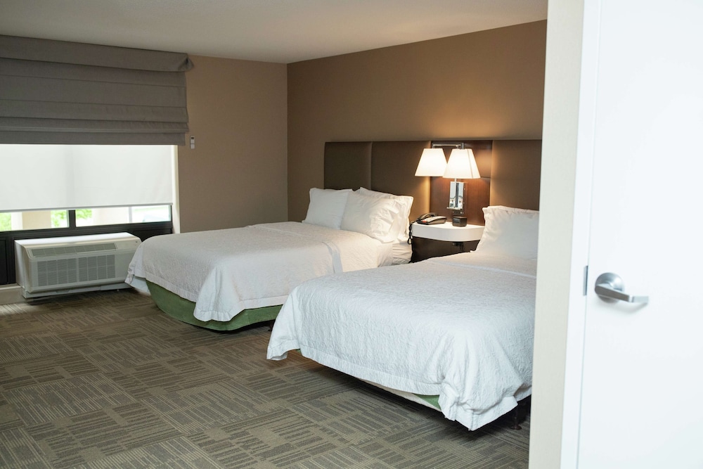 hampton inn commerce novi