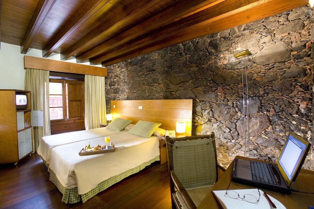 hotel livvo la quinta roja