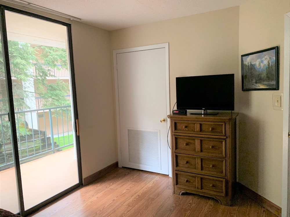 oak square rentals