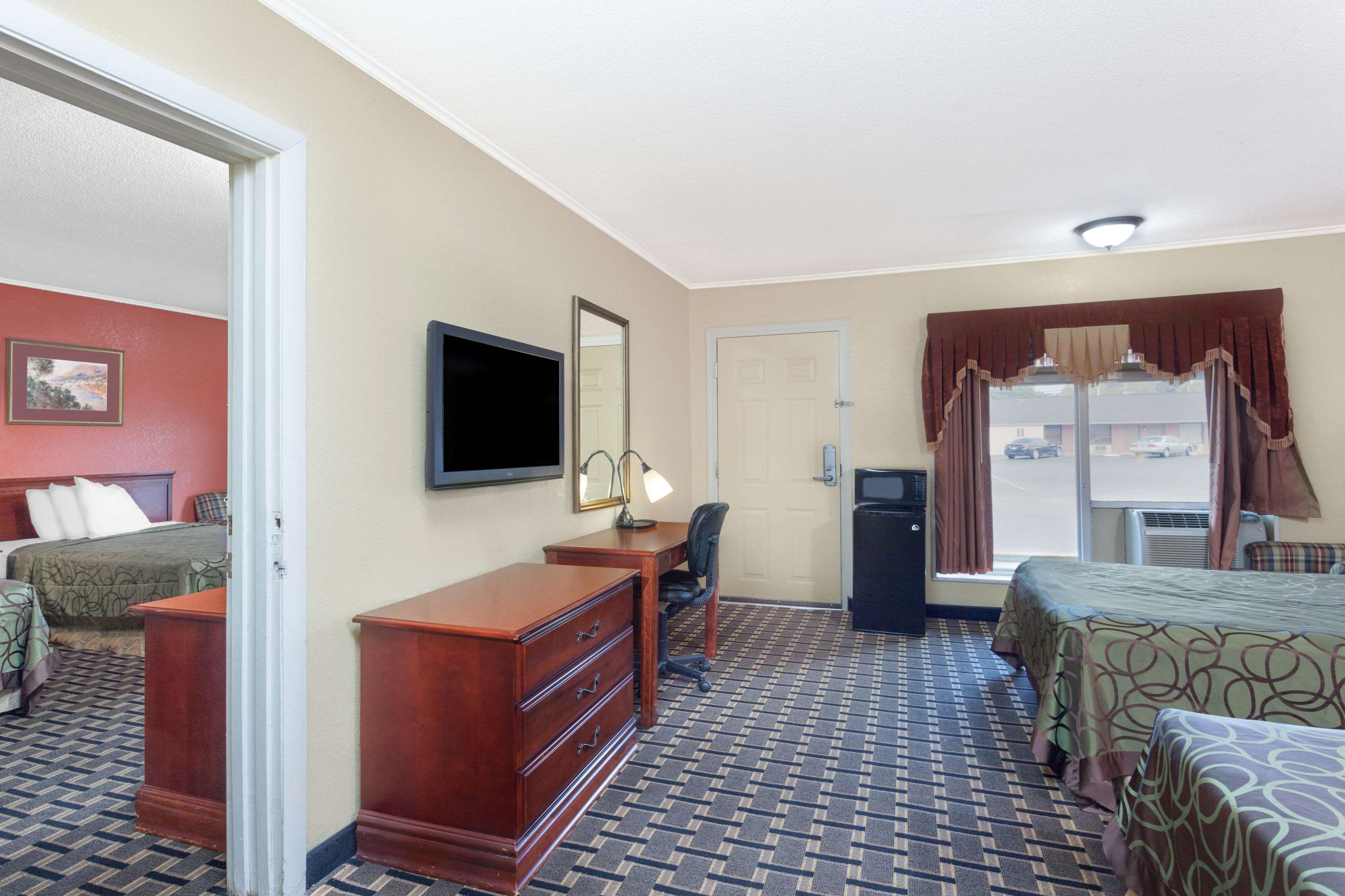 travelodge by wyndham jackson i 40 exit 82