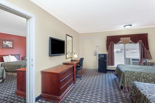 travelodge by wyndham jackson i 40 exit 82