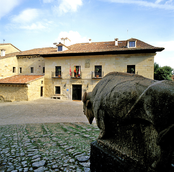 parador de santillana de gil blas