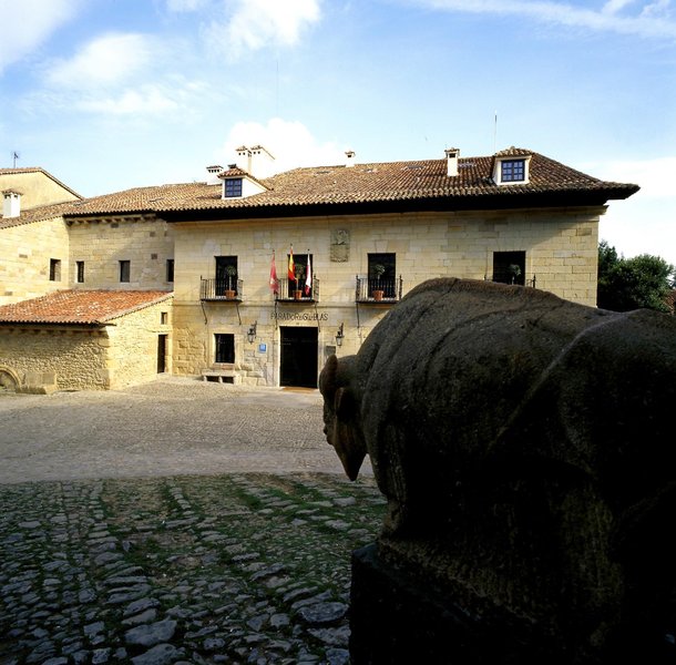parador de santillana de gil blas