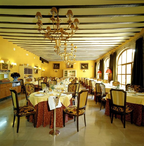 parador de santillana de gil blas