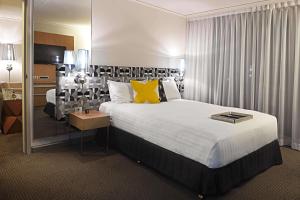 Qt Canberra,In Canberra (Northern Canberra),4 star