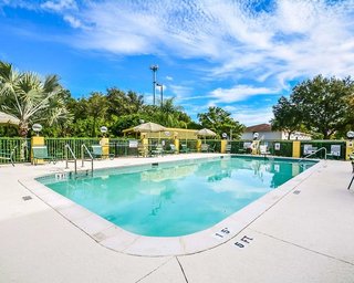 Comfort Suites Tampa - Brandon,Dover>>Brandon,3 star