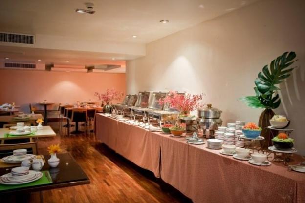 the seasons bangkok huamark