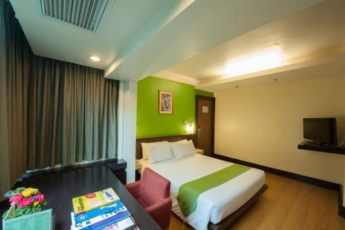 the seasons bangkok huamark