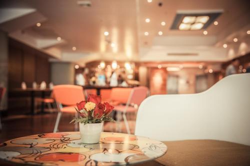 the seasons bangkok huamark