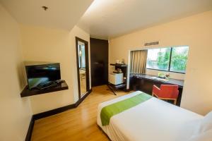 the seasons bangkok huamark