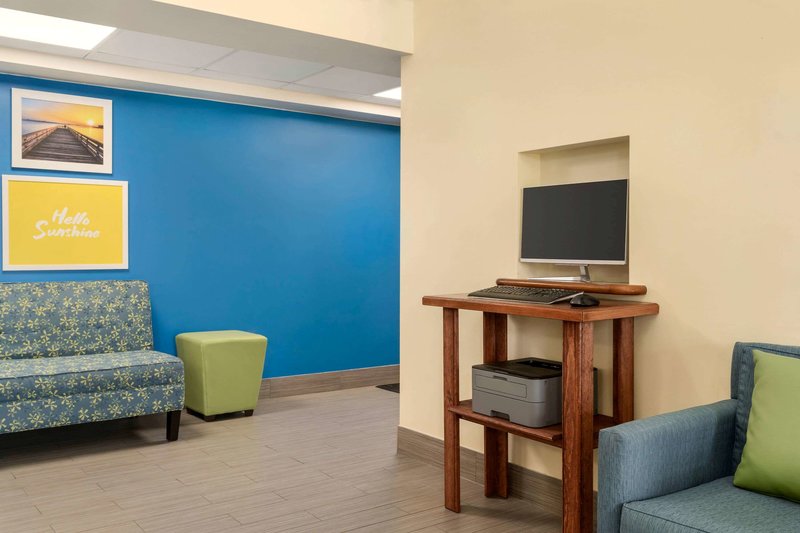 days inn by wyndham airport maine mall