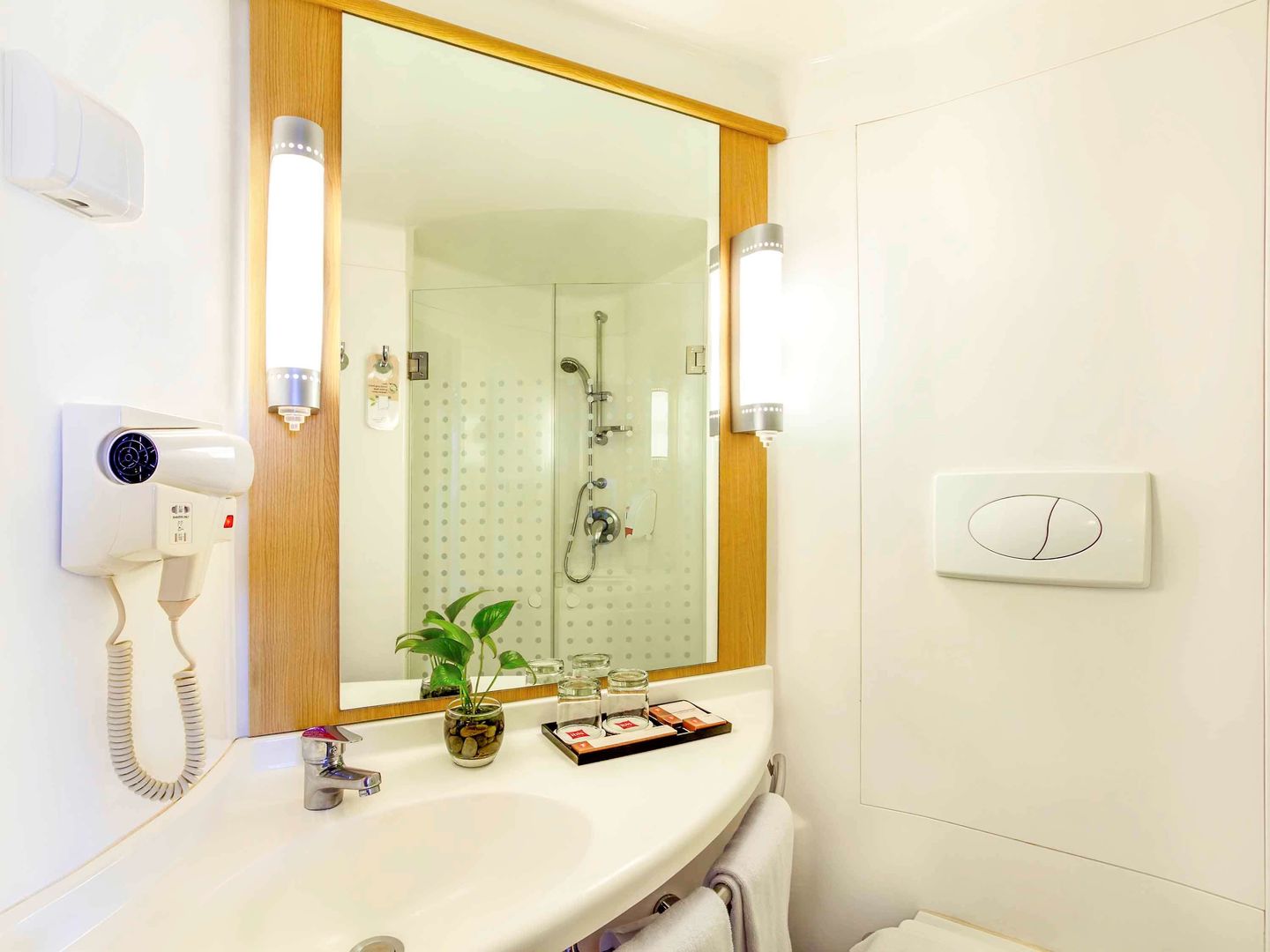ibis surabaya city center