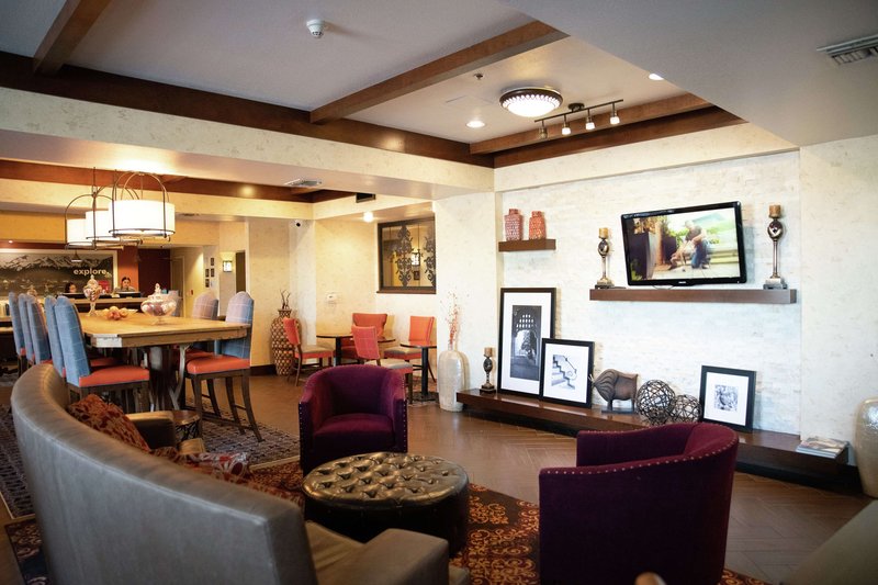 hampton inn and suites fresno