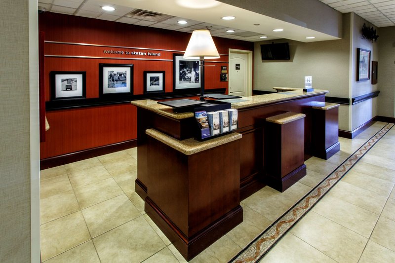 hampton inn and suites staten island