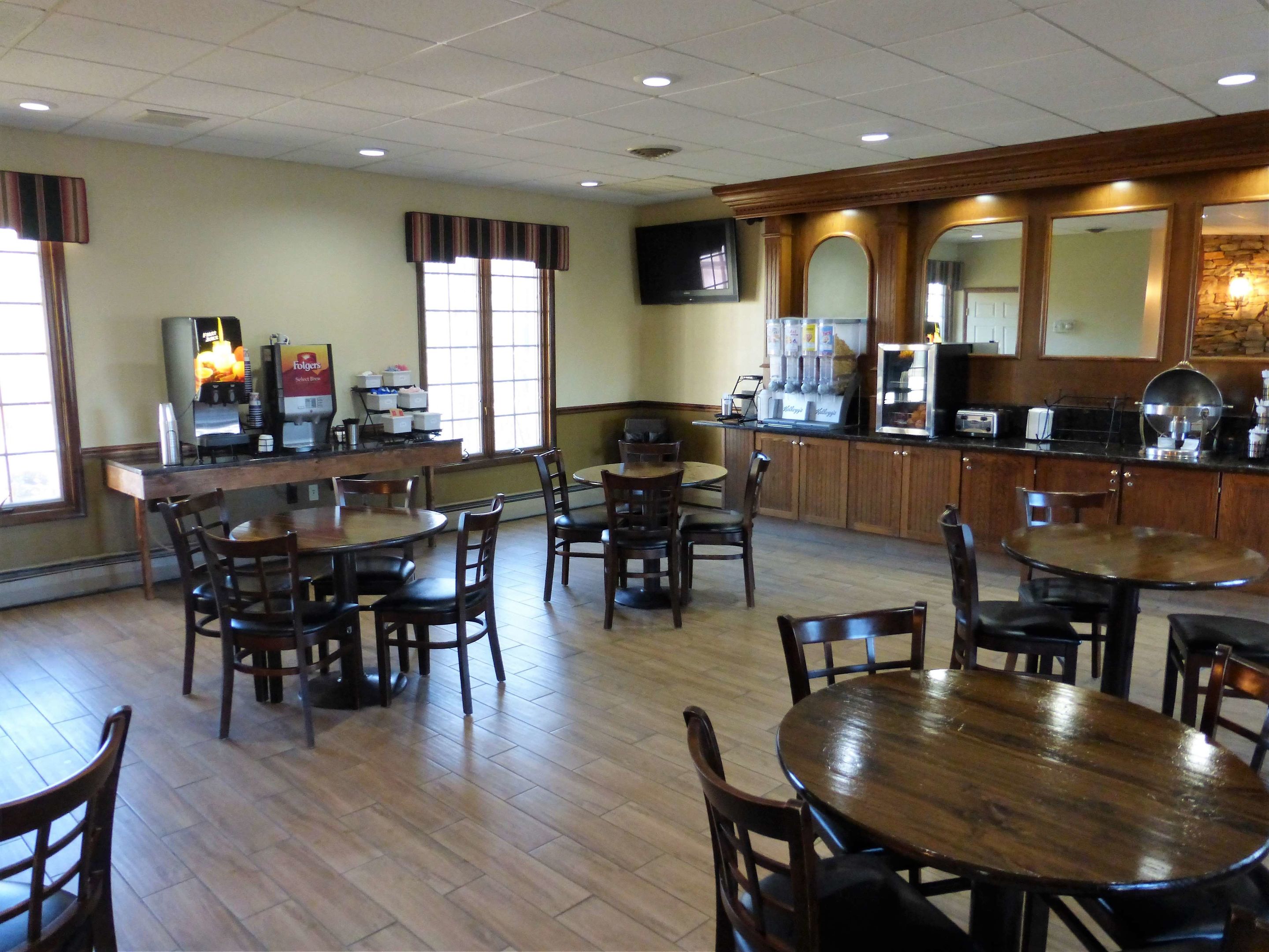 red roof inn and suites hazleton