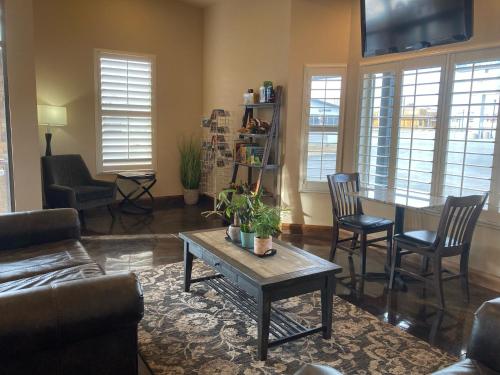 dinosaur inn and suites