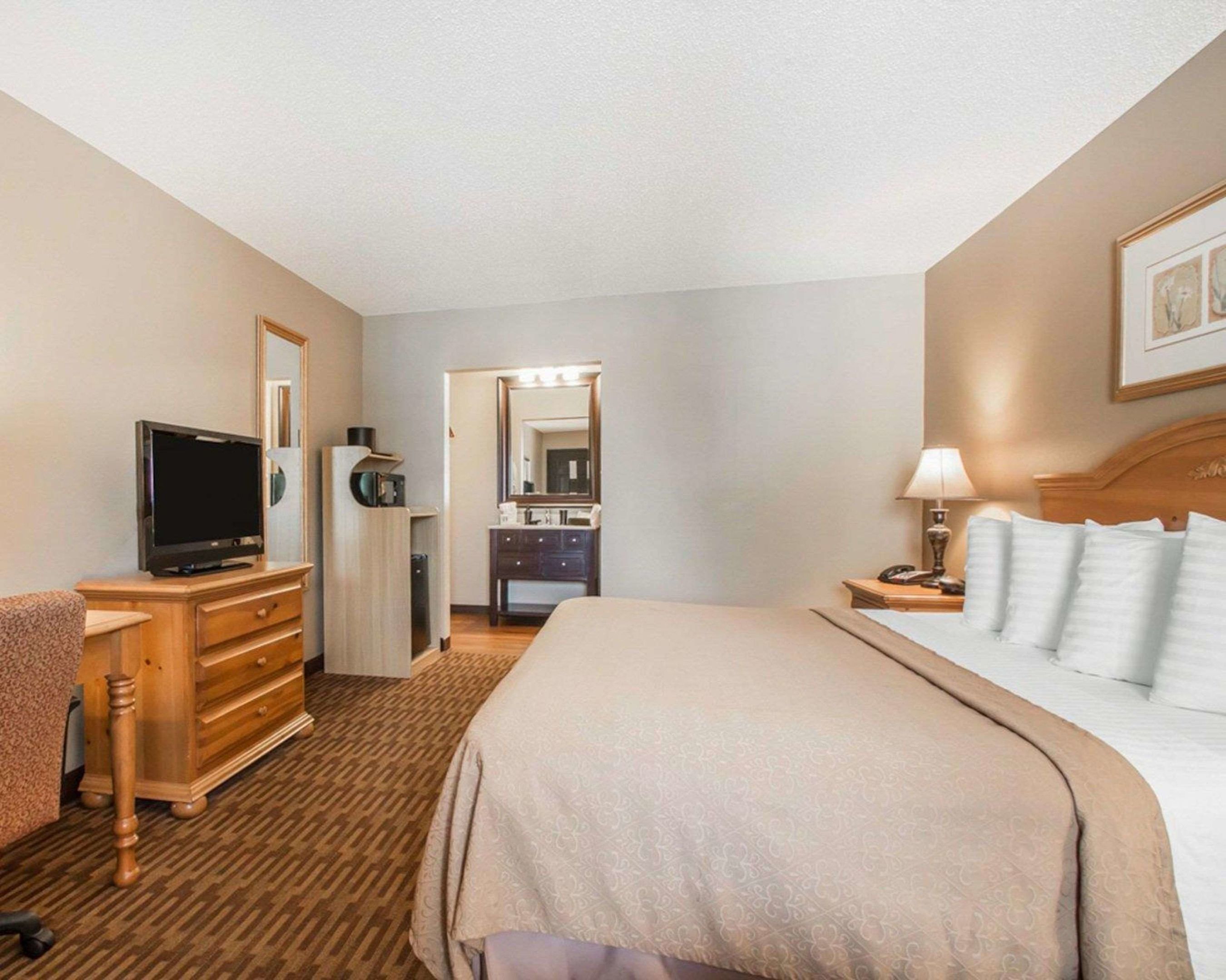 quality inn us65 and e battlefield rd springfield