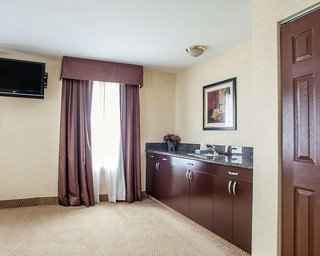 quality inn aurora naperville area