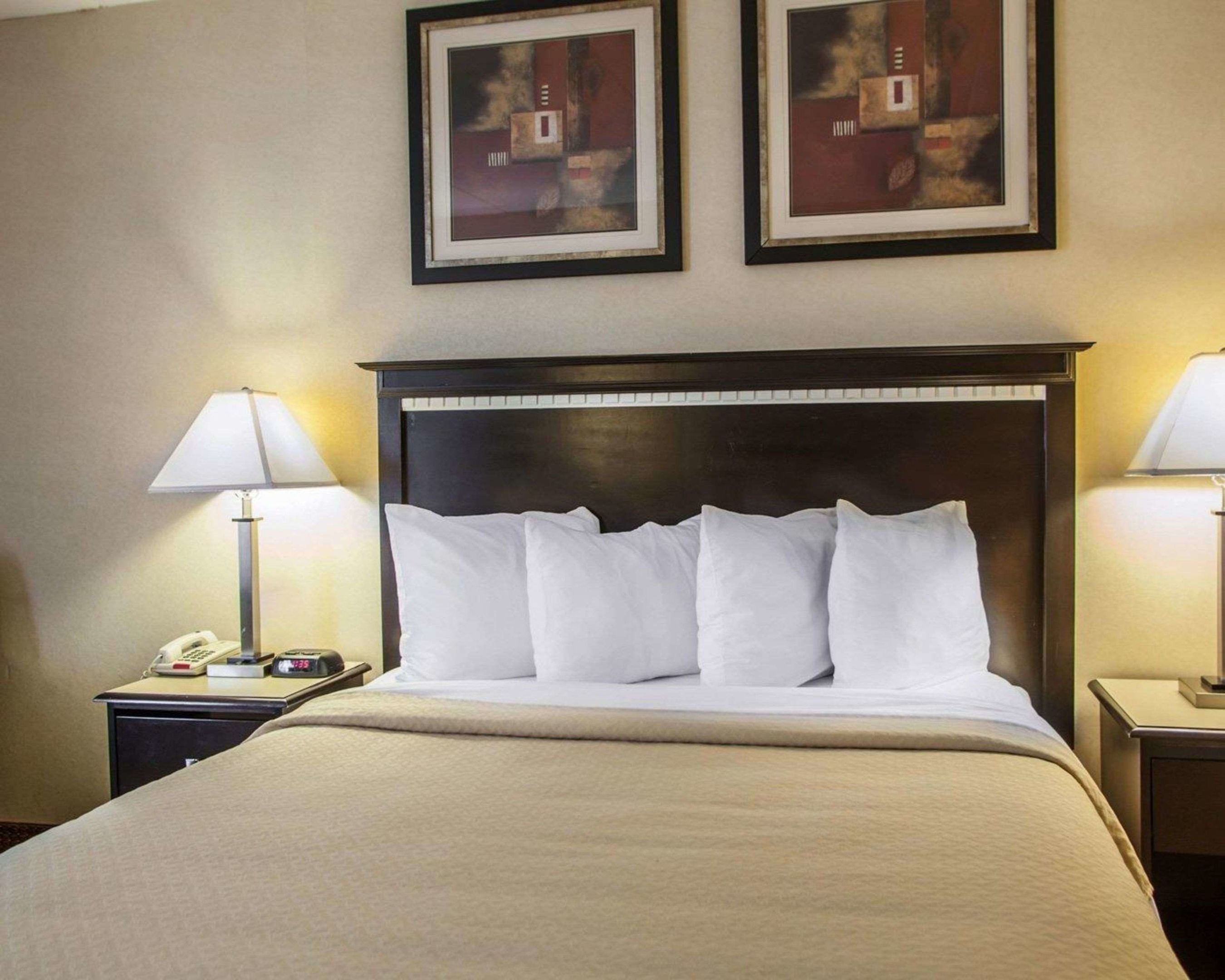 quality inn aurora naperville area