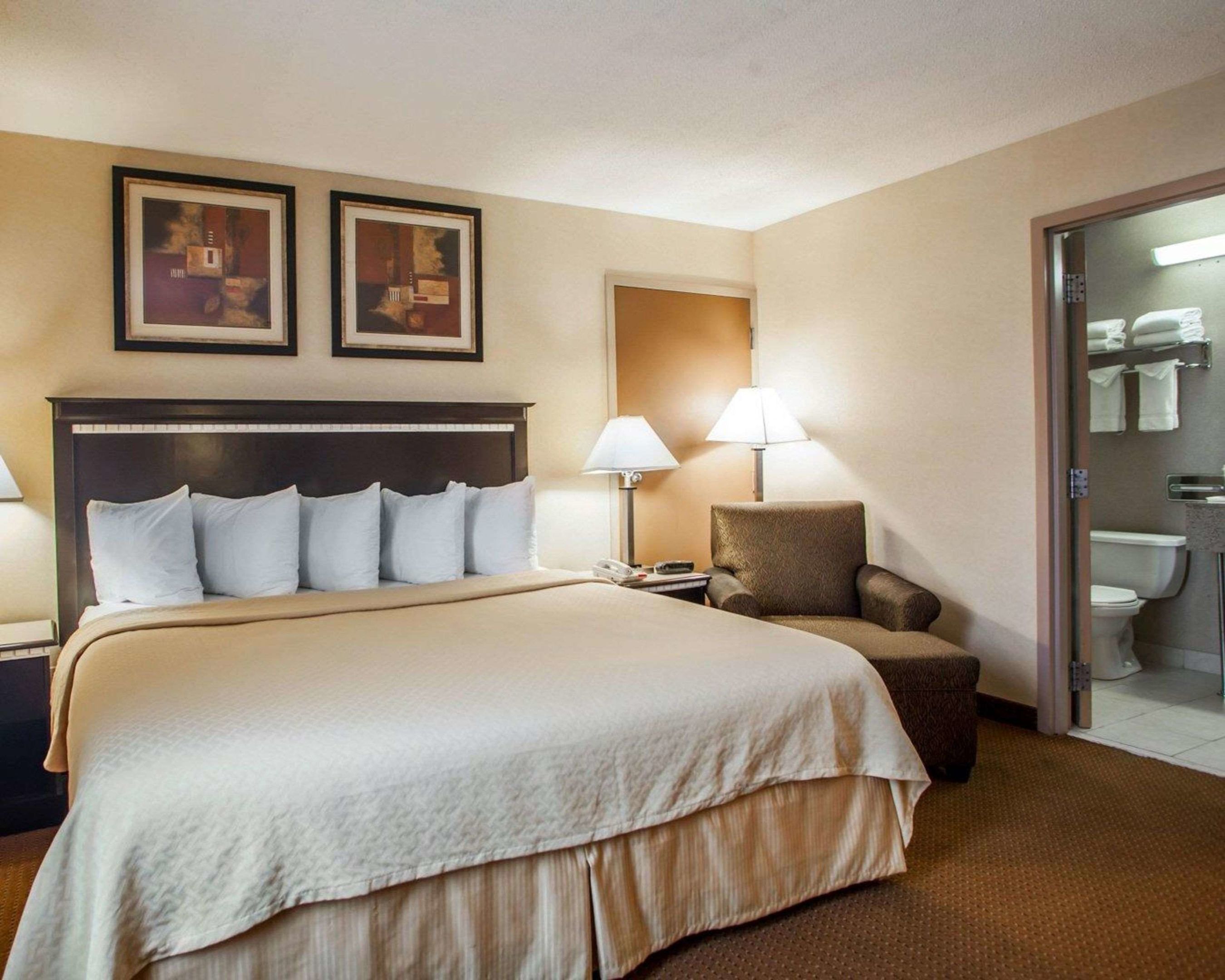 quality inn aurora naperville area