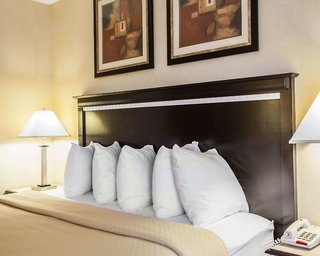quality inn aurora naperville area