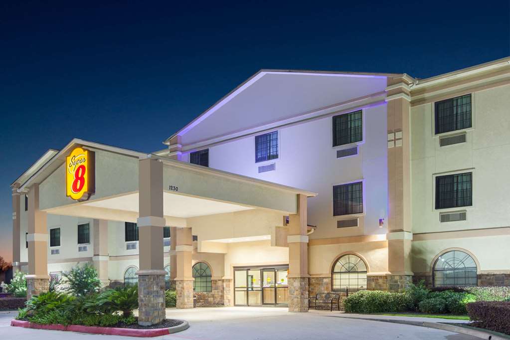 super 8 by wyndham iah west greenspoint