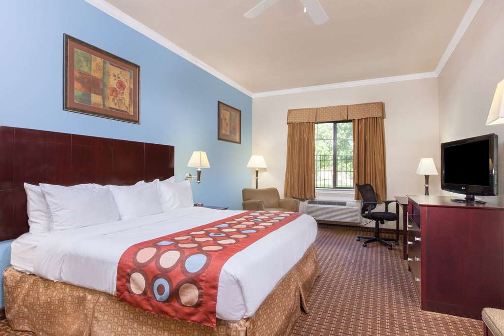 super 8 by wyndham iah west greenspoint