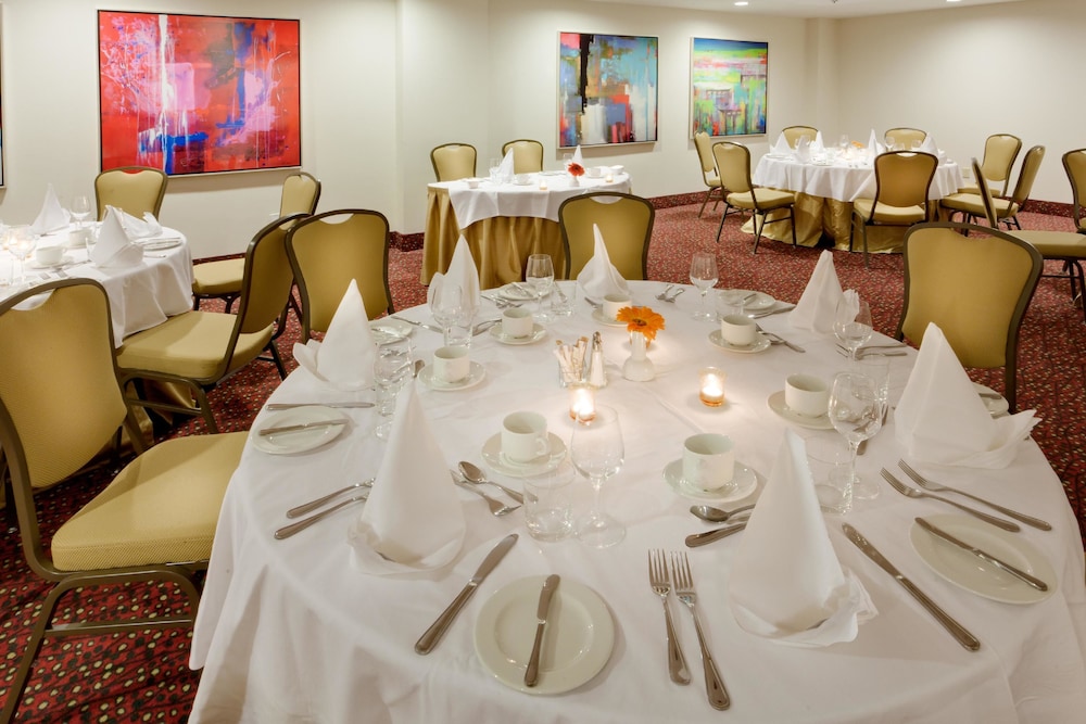 holiday inn toronto downtown centre by ihg