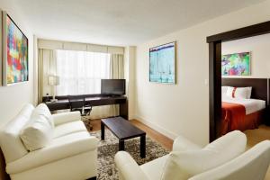 Holiday Inn Toronto Downtown Centre By Ihg,Markham>>Downtown Toronto,4 star