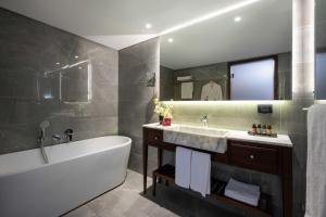 crowne plaza tel aviv beach by ihg