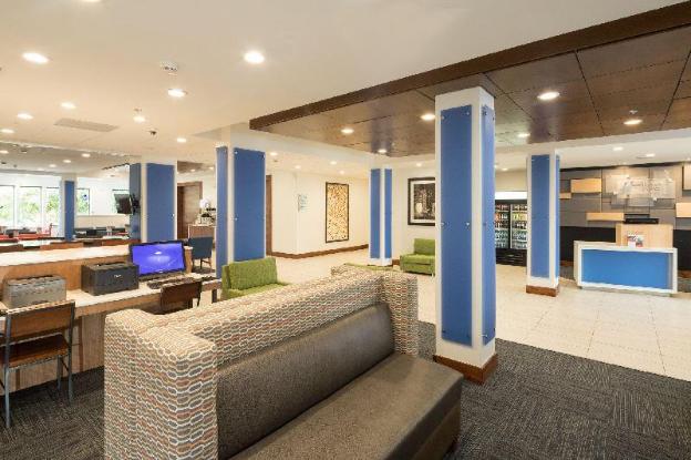 holiday inn express and suites detroit utica