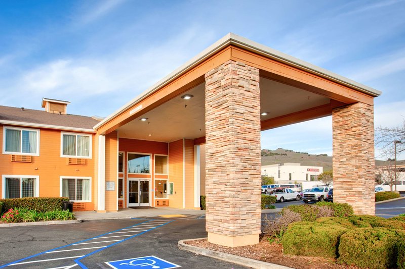 Quality Inn Near Six Flags Discovery Kingdom - Napa Valley