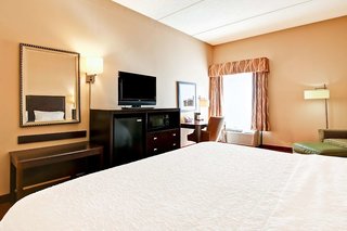 hampton inn waldorf