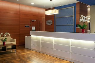 hampton by hilton warsaw airport
