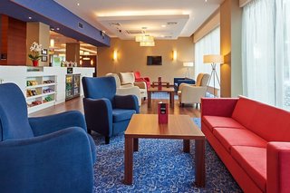 hampton by hilton warsaw airport