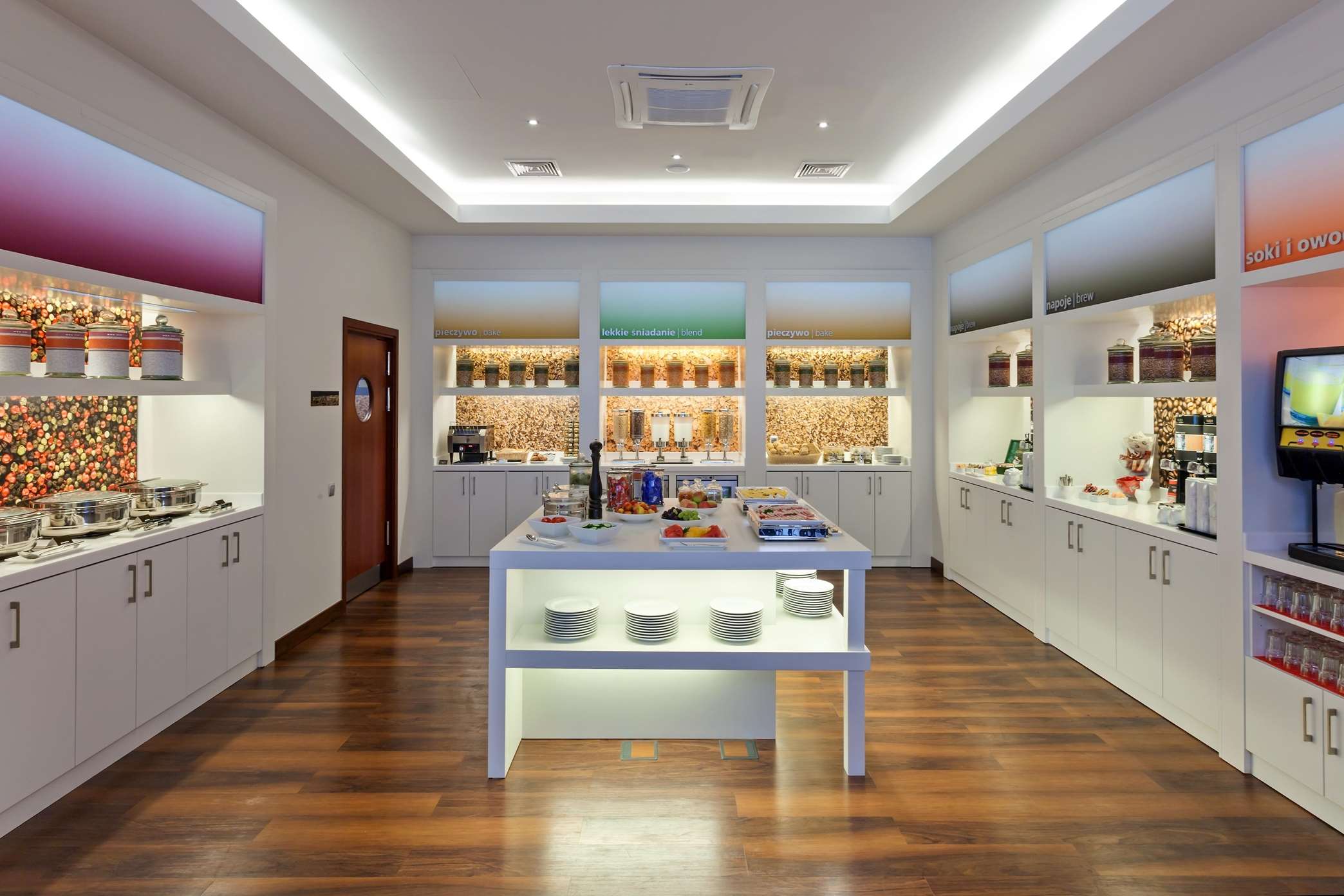 hampton by hilton warsaw airport