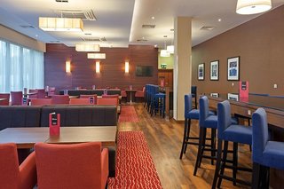 hampton by hilton warsaw airport