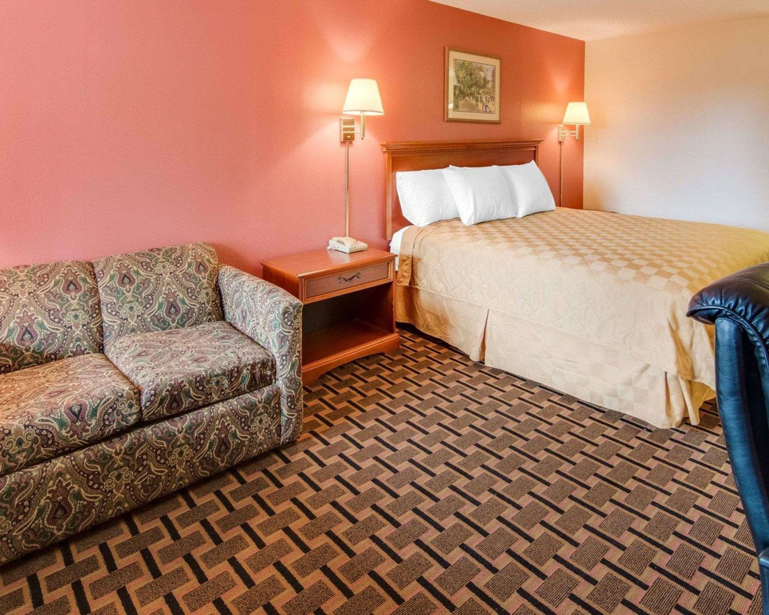 rodeway inn and suites