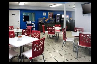 Econo Lodge Inn & Suites,Norfolk - Virginia Beach>>Norfolk,2 star