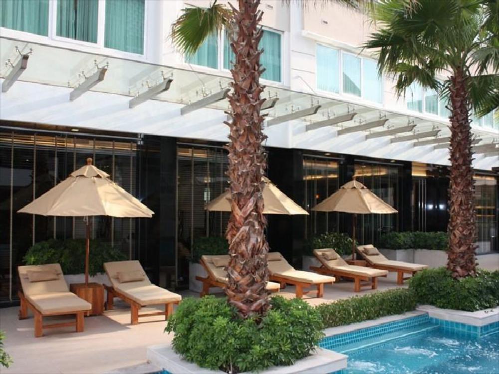 novotel living bangkok sukhumvit legacy