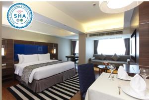 novotel living bangkok sukhumvit legacy