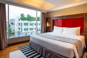 novotel living bangkok sukhumvit legacy