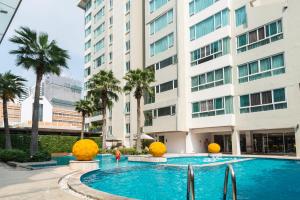 novotel living bangkok sukhumvit legacy