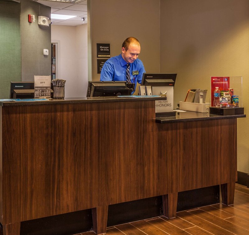 hampton inn colorado springs airport