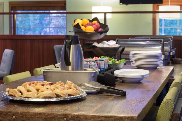 holiday inn colorado springs airport by ihg